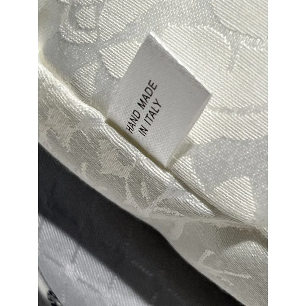 Uno Alla Volta volta collection